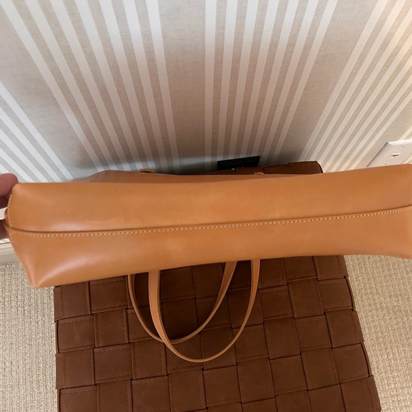 The Stowe London Tan Leather Tote Bag. Travel Work Bag - Picture 11 of 13